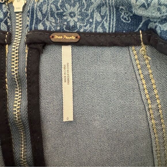 FREE PEOPLE Denim Miniskirt in indigo floral size 0 - Picture 7 of 7